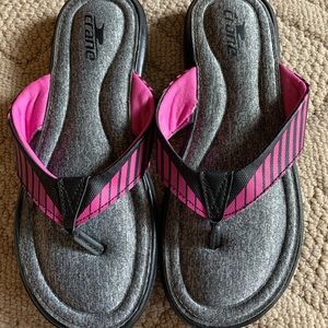 Crane memory foam flip flops size 9